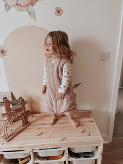 Śpiworek do spania z nogawkami | NATULINO® NATURALS LITTLE WALKERS | pudrowy róż | 21-24°C | 2-warstwowy, nieocieplony