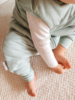 Śpiworek do spania z nogawkami | NATULINO® NATURALS LITTLE WALKERS | seledynowy | 21-24°C | 2-warstwowy, nieocieplony