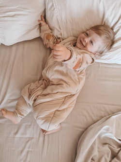 Śpiworek do spania z nogawkami | NATULINO® NATURALS LITTLE WALKERS | beżowy | 24-27°C | 1-warstwowy