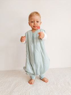 Śpiworek do spania z nogawkami | NATULINO® NATURALS LITTLE WALKERS | seledynowy | 21-24°C | 2-warstwowy, nieocieplony